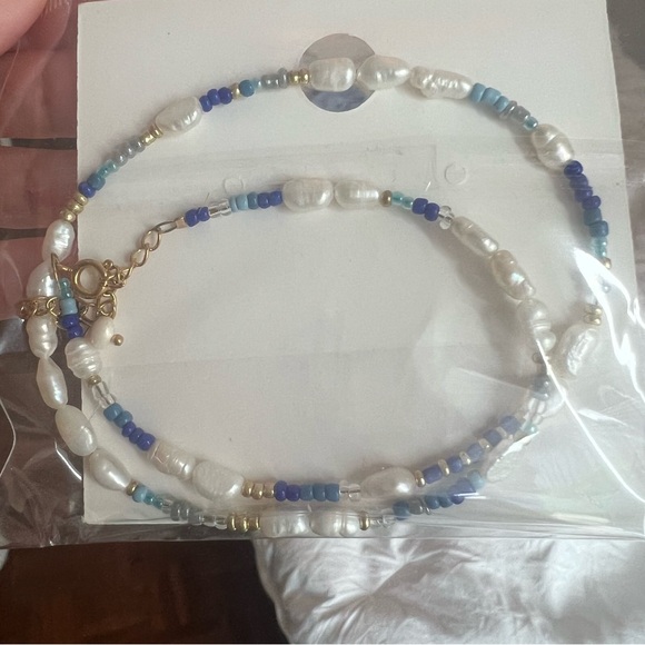 Women’s pearl choker with gold clasps. Never worn. In excellent condition. - Picture 3 of 3